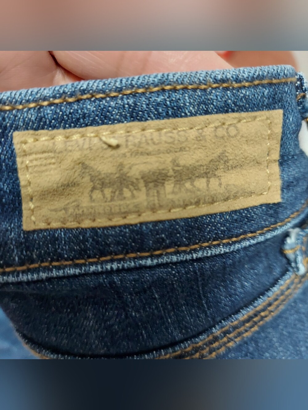 Levi's Woman's Size 8 Zipper Hem Jeans - Picture 14 of 14